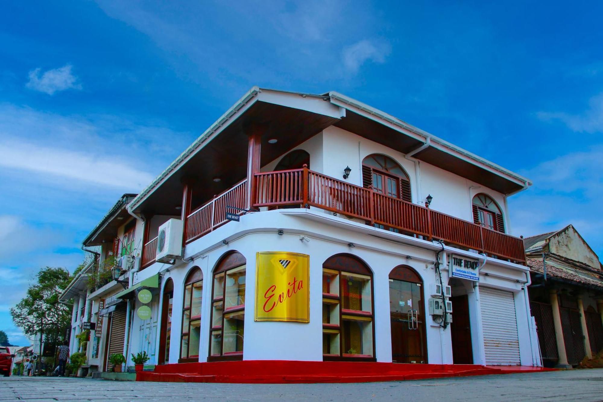 The Bend Hotel Гале Екстериор снимка