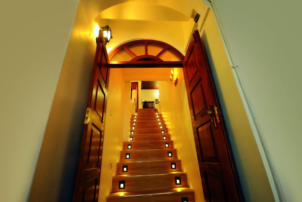The Bend Hotel Гале Екстериор снимка