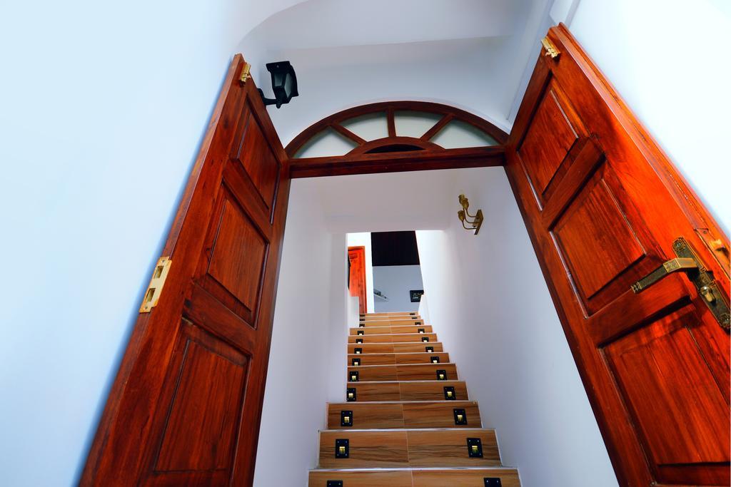 The Bend Hotel Гале Екстериор снимка